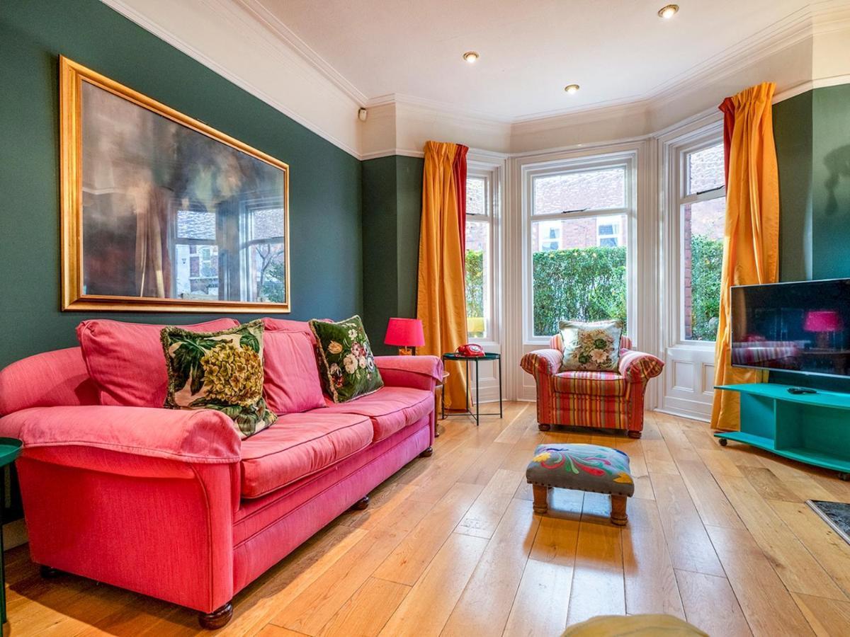 벨파스트 Pass The Keys Colourful, Quirky Artist-Owned 3 Bed Next To Cafes 빌라 외부 사진