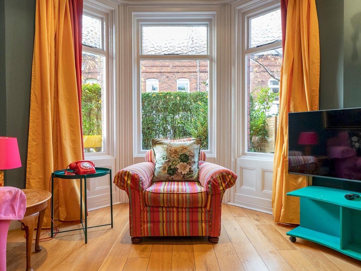 벨파스트 Pass The Keys Colourful, Quirky Artist-Owned 3 Bed Next To Cafes 빌라 외부 사진