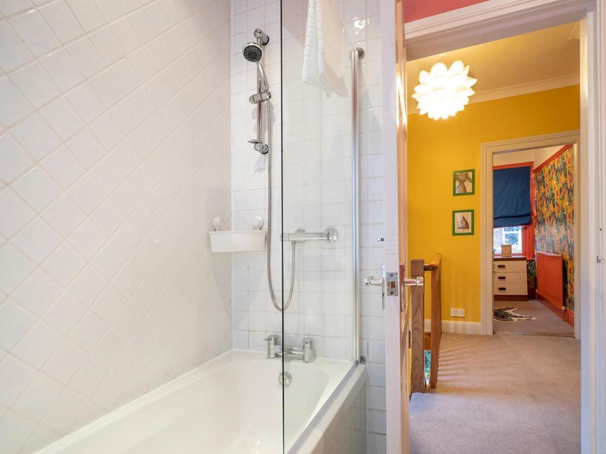 벨파스트 Pass The Keys Colourful, Quirky Artist-Owned 3 Bed Next To Cafes 빌라 외부 사진