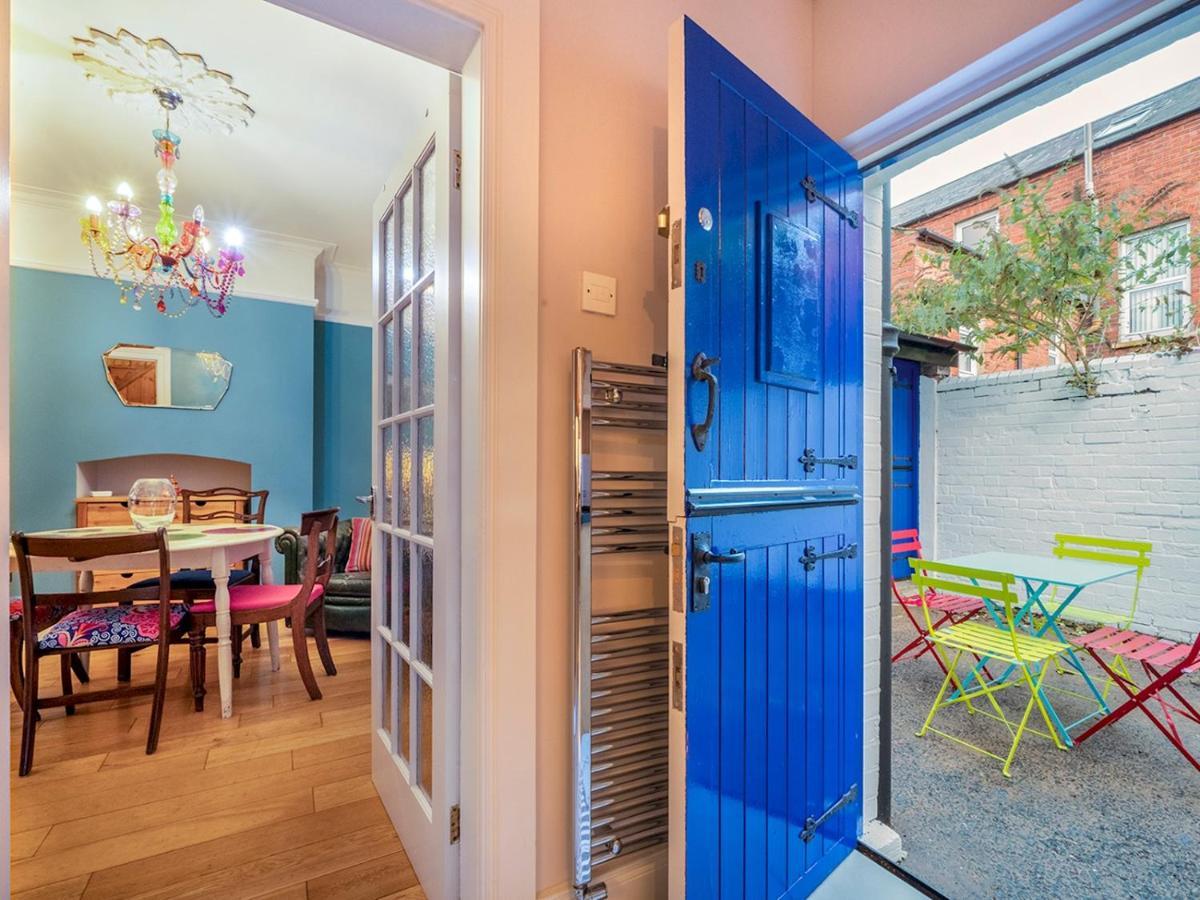벨파스트 Pass The Keys Colourful, Quirky Artist-Owned 3 Bed Next To Cafes 빌라 외부 사진