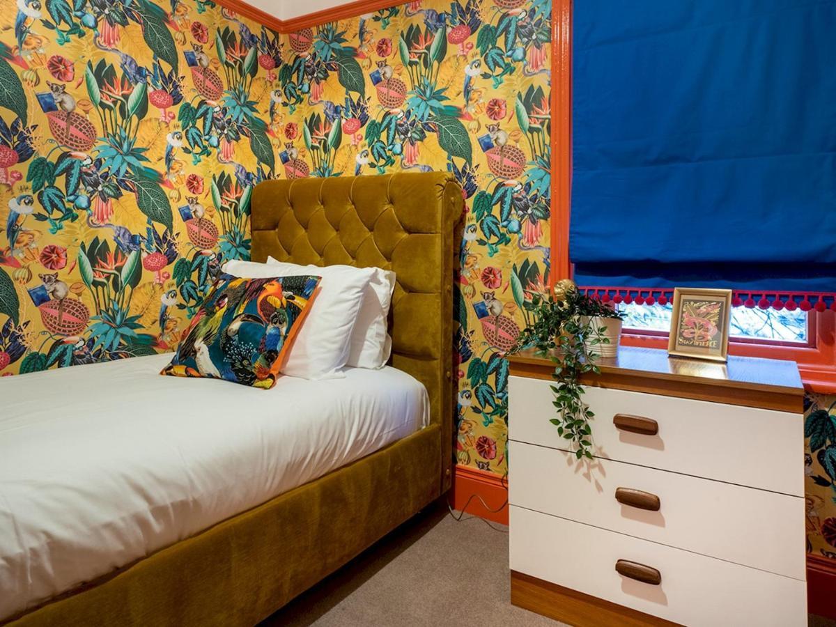 벨파스트 Pass The Keys Colourful, Quirky Artist-Owned 3 Bed Next To Cafes 빌라 외부 사진