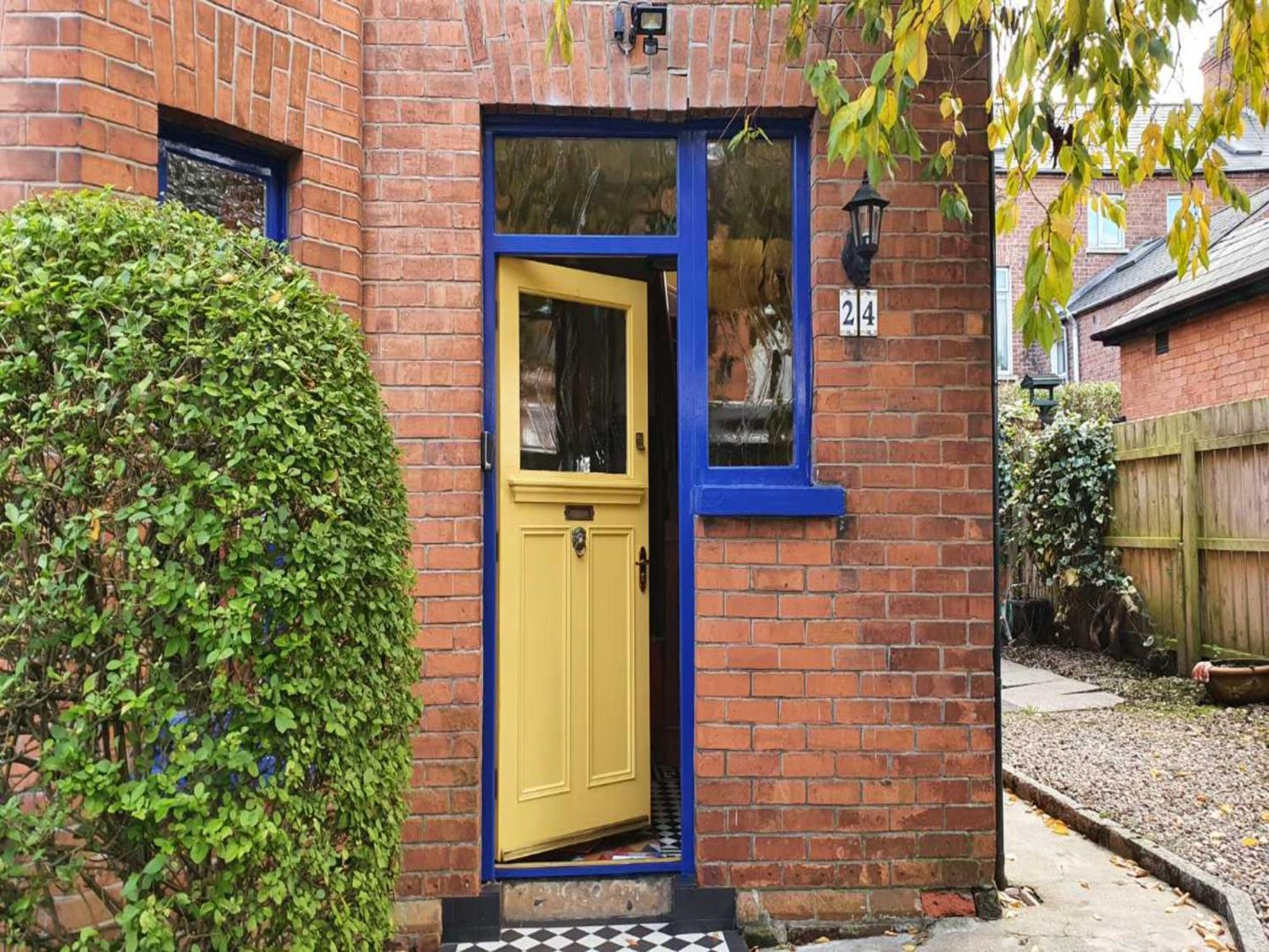 벨파스트 Pass The Keys Colourful, Quirky Artist-Owned 3 Bed Next To Cafes 빌라 외부 사진